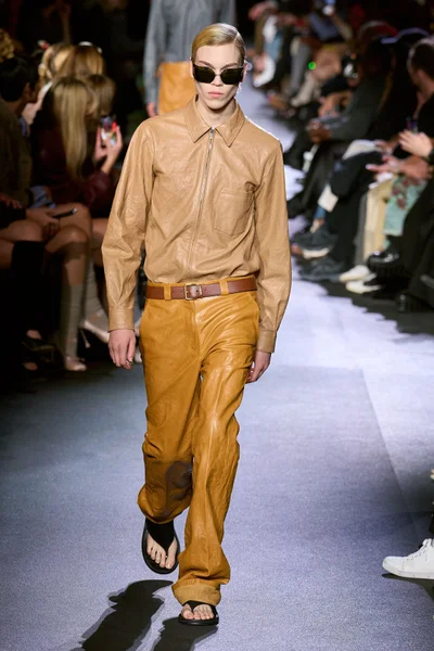 Look 48